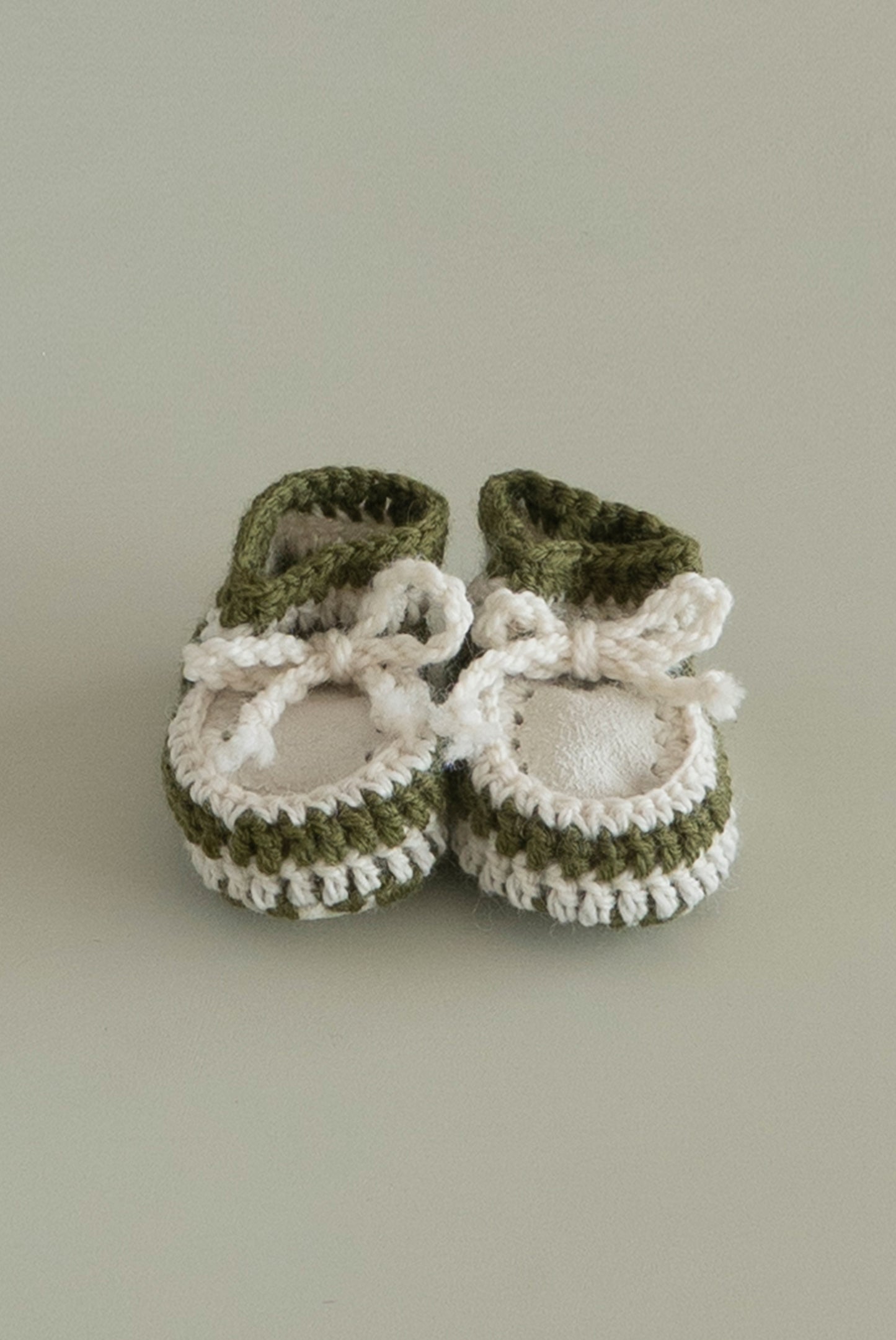 Olive green sheepskin baby bootie