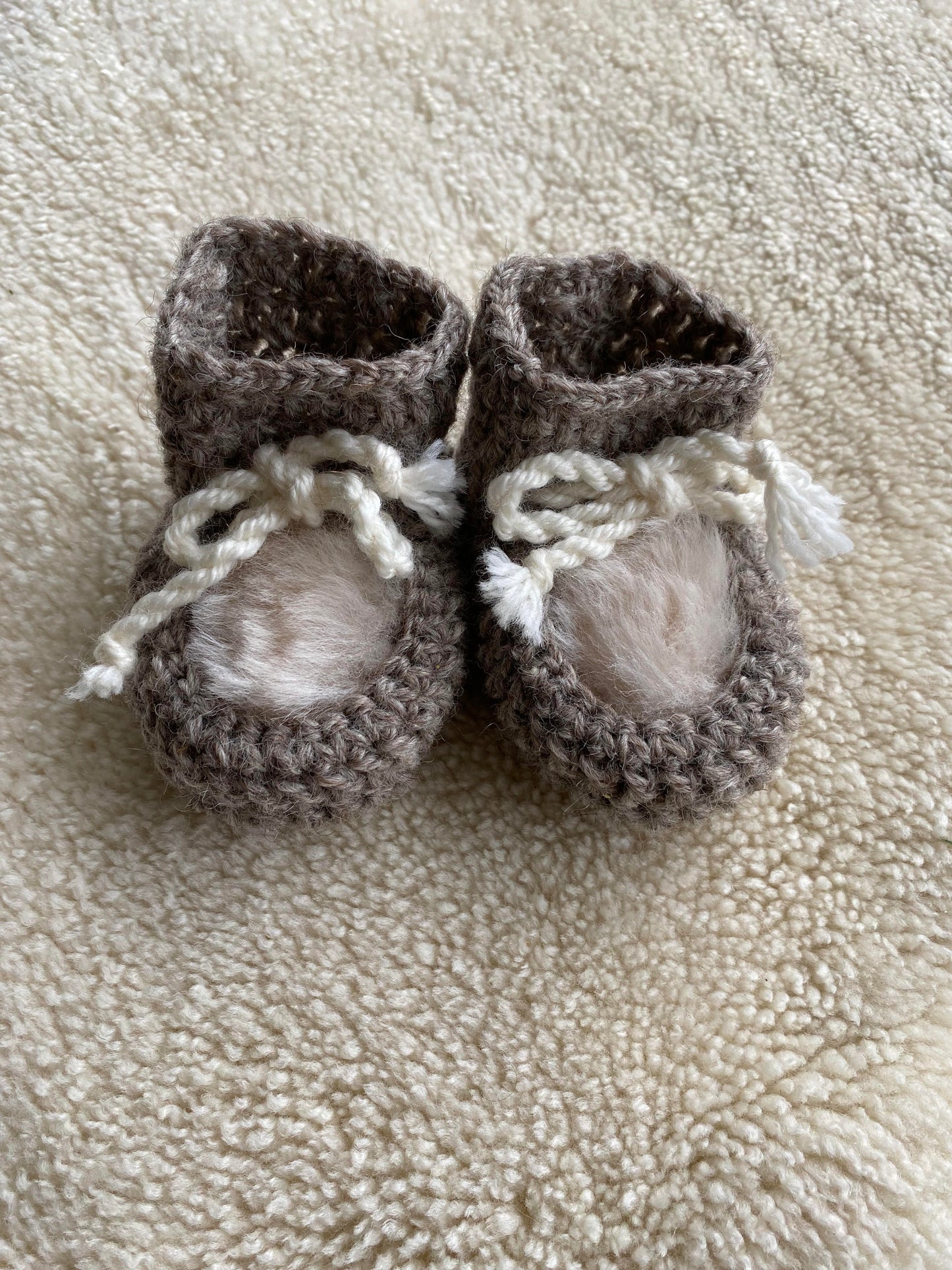 Fluffy sheepskin Baby Bootie in Natural grey